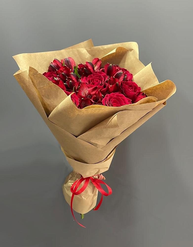 Букет цветов из: Альстромерии и Розы в Култаево