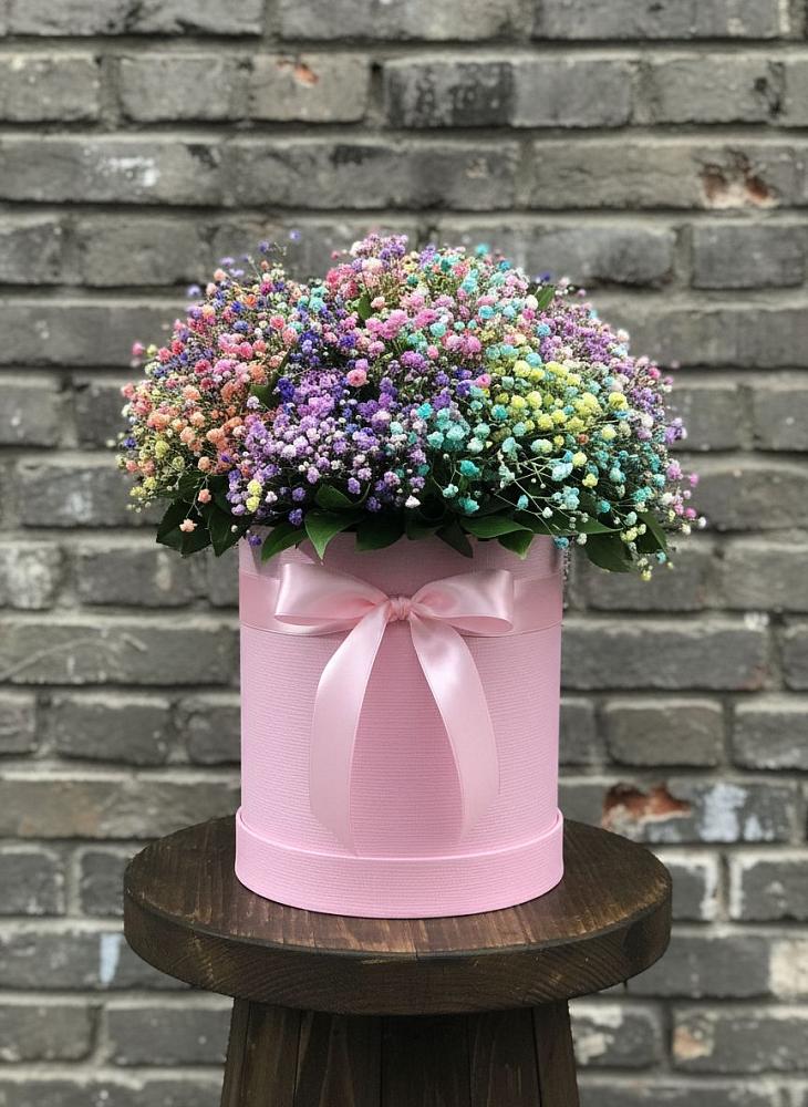 Цветочная композиция из Гипсофила и Розы в шляпной коробке в Култаево