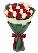 Букет Микс из красных и белых роз в Култаево