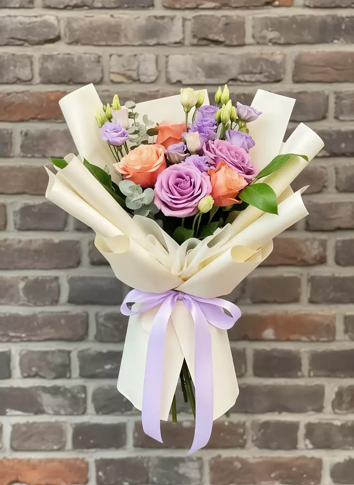 Букет цветов из: Лизиантусы и Розы в Култаево