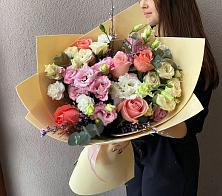 Букет цветов из:  Розы, Лизиантусы и Гвоздики в Култаево