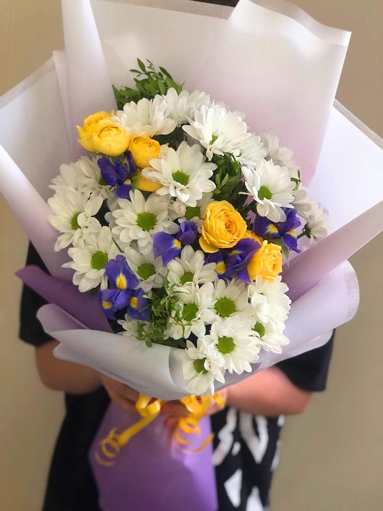 Букет цветов из: Ирисы, Хризантемы и Розы в Култаево