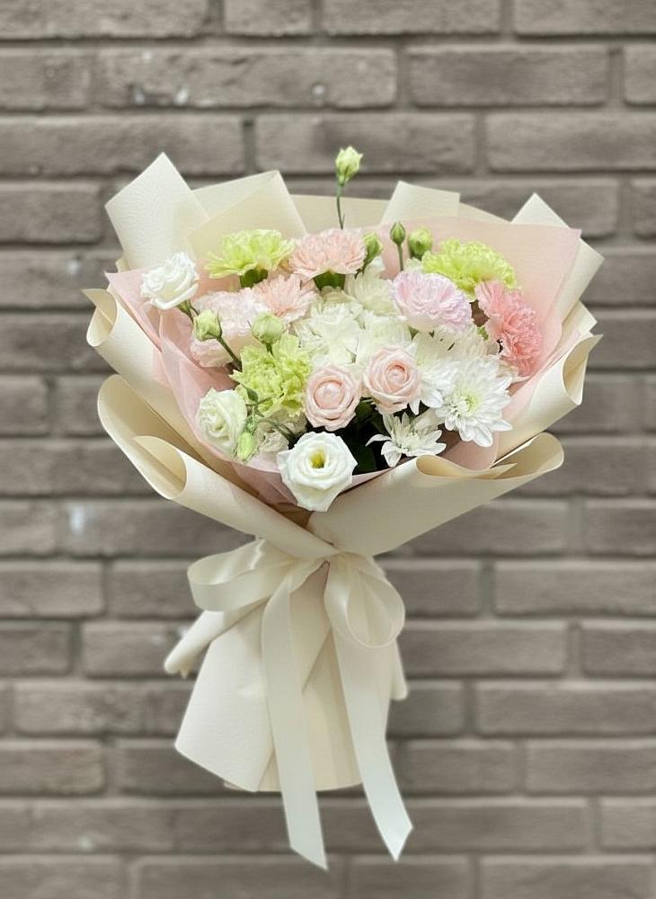 Букет цветов из: Гвоздики, Розы, Лизиантусы и Хризантемы в Култаево