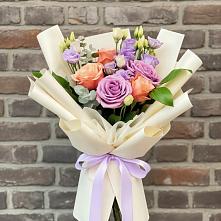 Букет цветов из:  Лизиантусы и Розы в Култаево