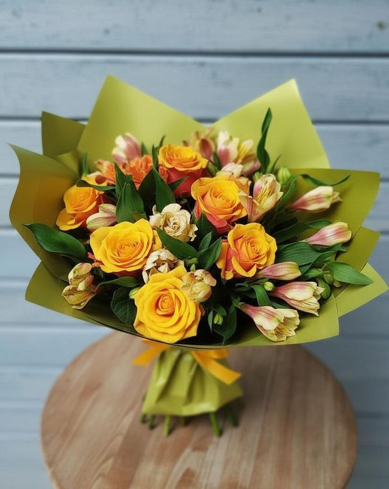Букет цветов из: Альстромерии и Розы в Култаево