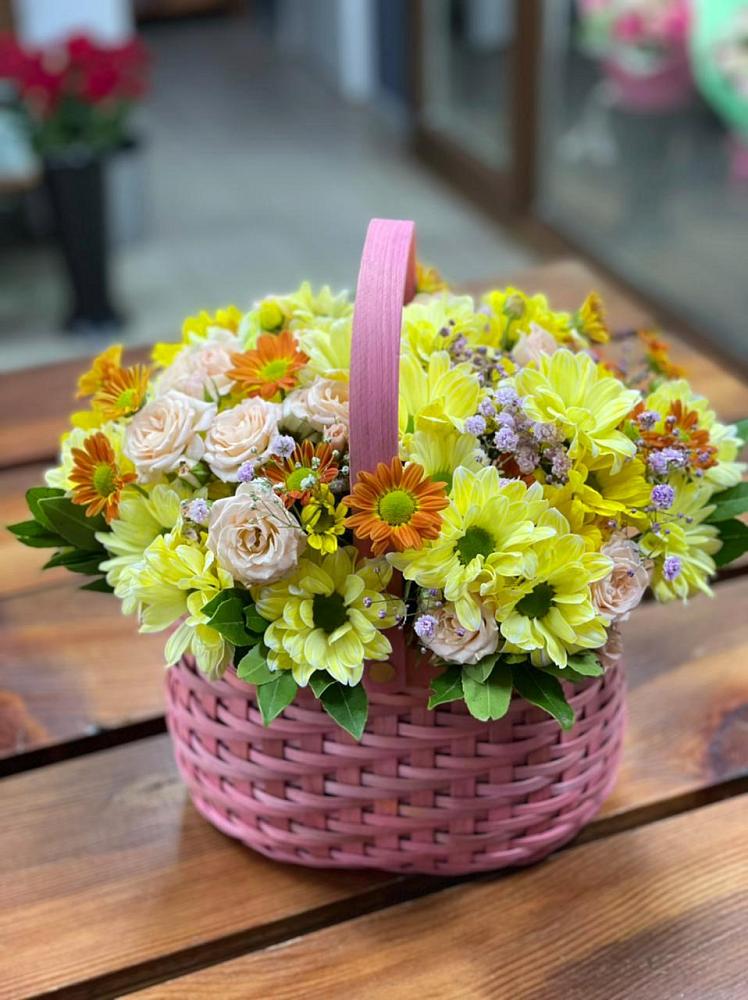 Цветочная композиция из Хризантемы и Розы в корзине в Култаево