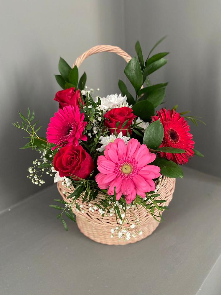 Цветочная композиция из Розы, Хризантемы и Герберы в корзине в Култаево
