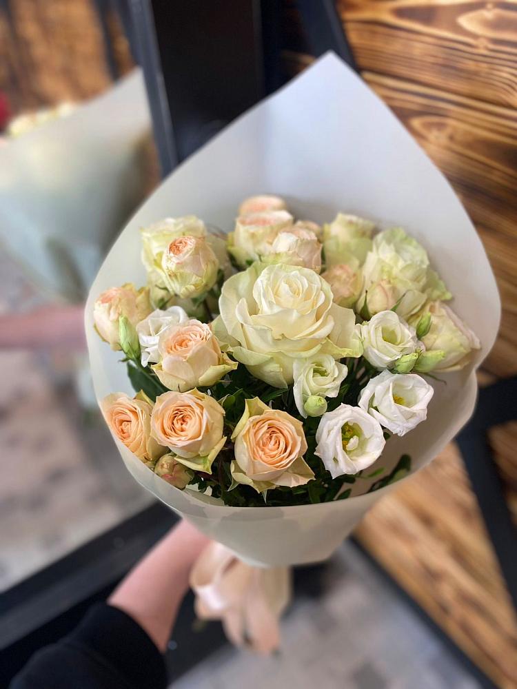 Букет цветов из: Розы и Лизиантусы в Култаево